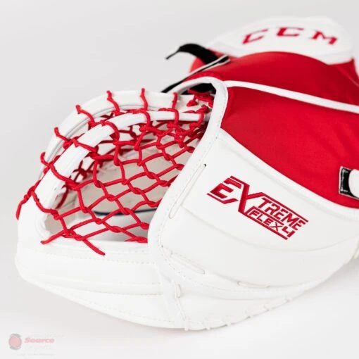 CCM Extreme Flex 4 Pro Senior Goalie Catcher -Warrior Store ccm catchers ccm extreme flex 4 pro senior goalie catcher 5314627010626