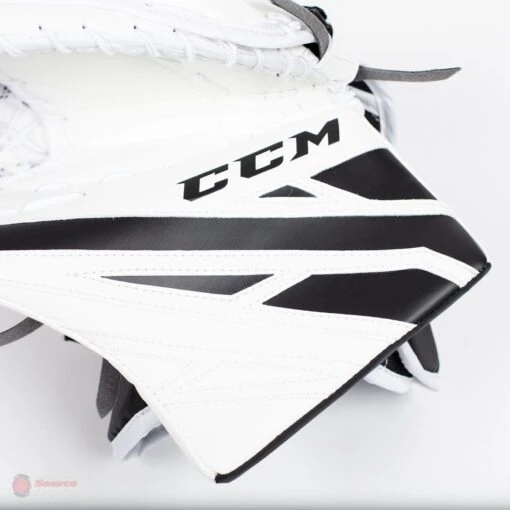 CCM Extreme Flex E4.5 Junior Goalie Catcher - Source Exclusive -Warrior Store ccm catchers ccm extreme flex e4 5 junior goalie catcher source exclusive 5323871912002