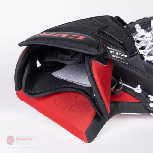 CCM Extreme Flex E5.5 Junior Goalie Catcher - Source Exclusive -Warrior Store ccm catchers ccm extreme flex e5 5 junior goalie catcher source exclusive 28235119165506